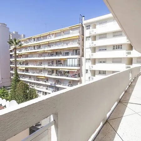 Apartment Lovely One Bedroom Colony